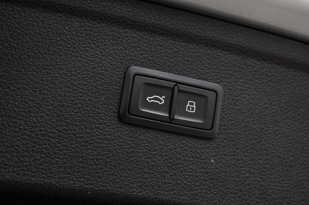 Audi SQ5/Q5 TECHNIK BLACK PACK, 21PCS, PHONE BOX 2021 à Laval, Québec - 12 - w1024h768px