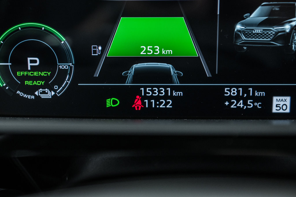 2024 Audi SQ8 e-tron in Laval, Quebec - 18 - w1024h768px