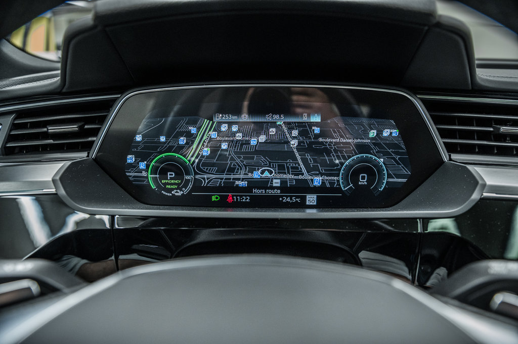 2024 Audi SQ8 e-tron in Laval, Quebec - 17 - w1024h768px