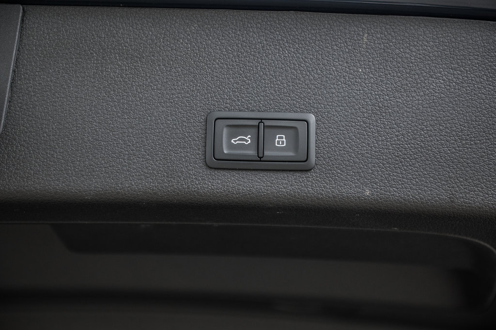 2024 Audi SQ8 e-tron in Laval, Quebec - 11 - w1024h768px