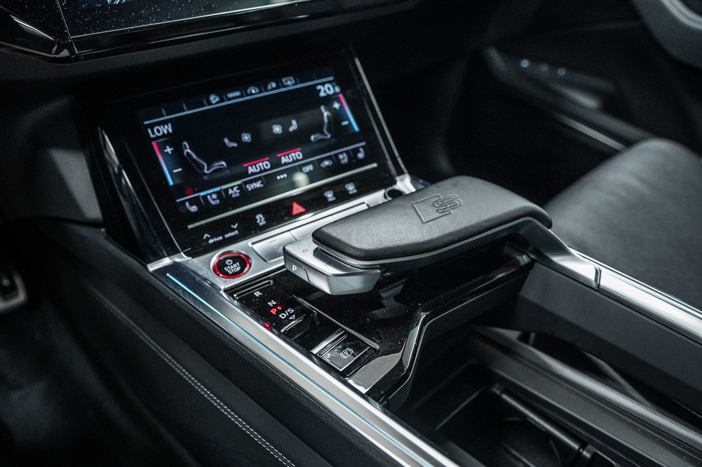 2024 Audi SQ8 e-tron in Laval, Quebec - 26 - w1024h768px