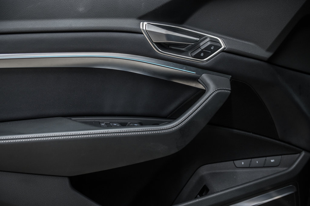 2024 Audi SQ8 e-tron E-tron in Laval, Quebec - 12 - w1024h768px