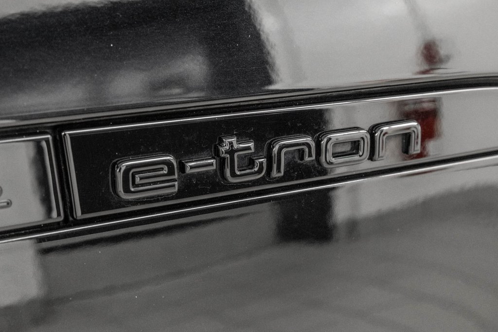 Audi SQ8 e-tron BLACK OPTIC TECH PKG PREMIUM PKG 22 PCS 2024 à Laval, Québec - 37 - w1024h768px