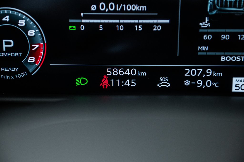 Audi SQ8 BLACK OPTIC CARBON OPTIC PKG 22 PCS 2022 à Laval, Québec - 18 - w1024h768px