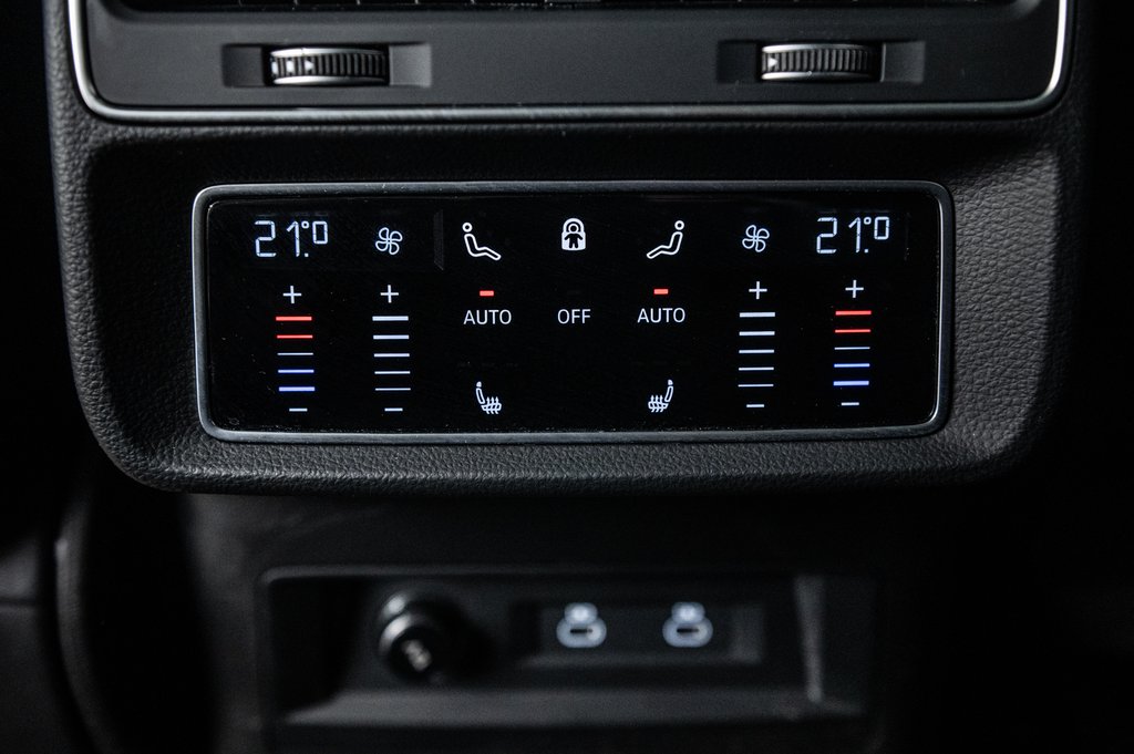 Audi SQ8 BLACK OPTIC CARBON OPTIC PKG 22 PCS 2022 à Laval, Québec - 28 - w1024h768px