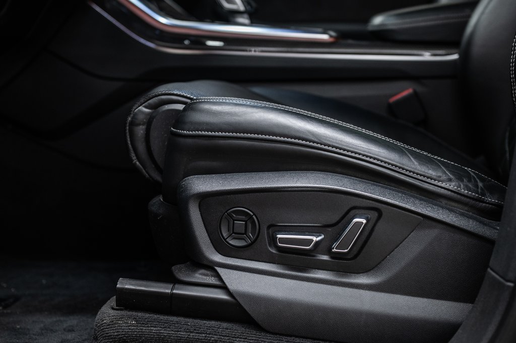 Audi SQ8 BLACK OPTIC CARBON OPTIC PKG 22 PCS 2022 à Laval, Québec - 14 - w1024h768px