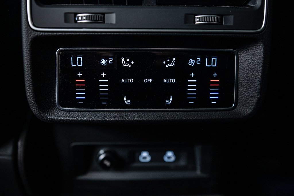 2022 Audi SQ8 BLACK OPTIC PKG CARBON OPTIC PKG 22 PCS in Laval, Quebec - 27 - w1024h768px