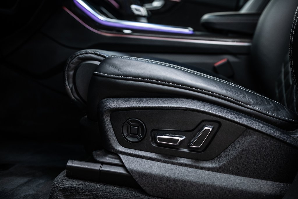 2022 Audi SQ8 BLACK OPTIC PKG CARBON OPTIC PKG 22 PCS in Laval, Quebec - 14 - w1024h768px