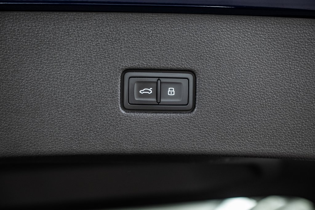 2022 Audi SQ8 BLACK OPTIC PKG CARBON OPTIC PKG 22 PCS in Laval, Quebec - 11 - w1024h768px