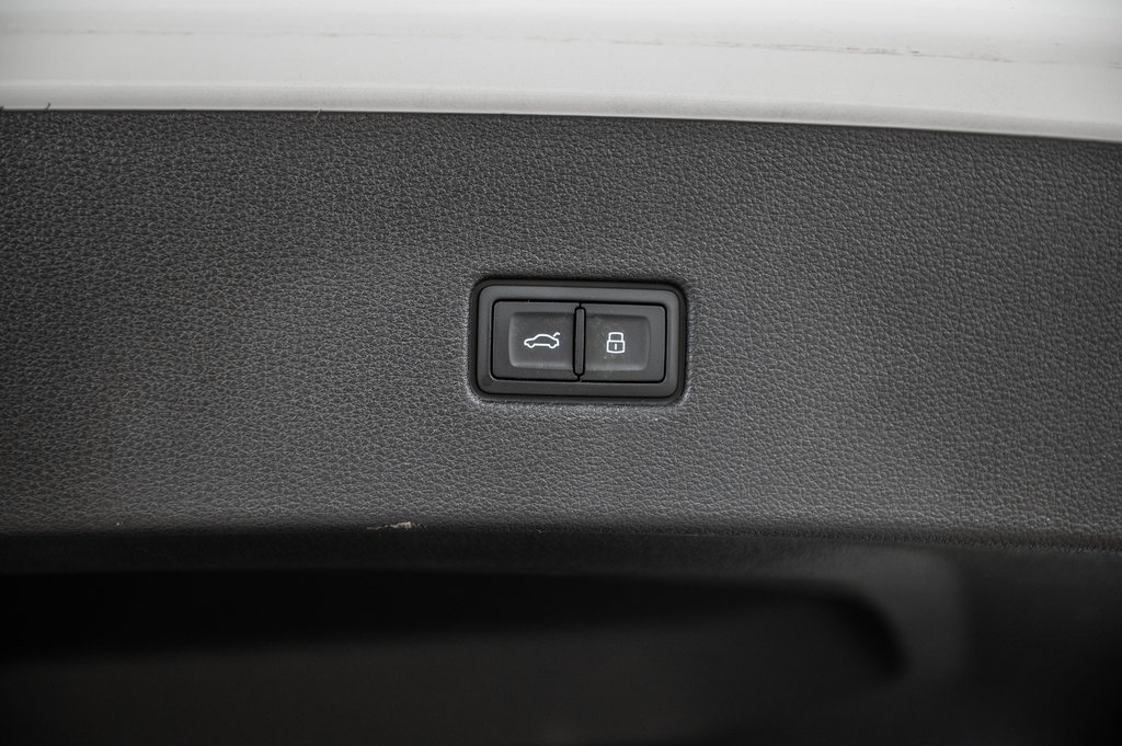 Audi SQ8 BLACK OPTIC PKG CARBON OPTIC PKG 2023 à Laval, Québec - 11 - w1024h768px