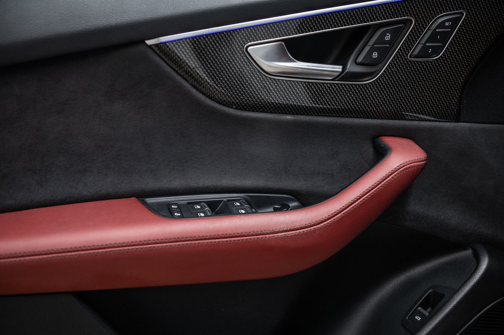 Audi SQ8 BLACK OPTIC PKG CARBON OPTIC PKG 2023 à Laval, Québec - 12 - w1024h768px