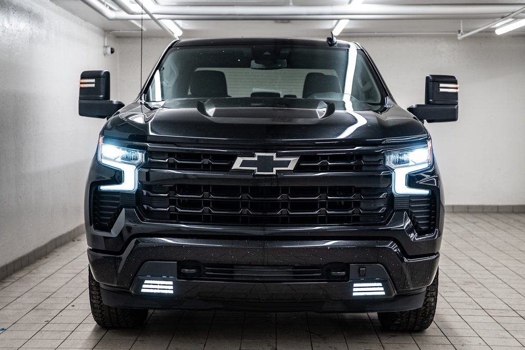 Chevrolet Silverado 1500 RST V8 5.3L CREW CAB Z71 4X4 2023 à Laval, Québec - 2 - w1024h768px