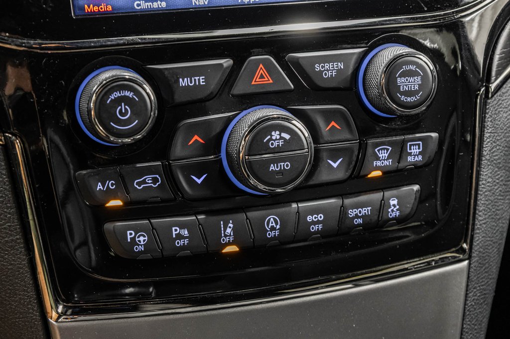 Jeep Grand Cherokee Overland | High Altitude pack | sport hood  20 PCS 2021 à Laval, Québec - 24 - w1024h768px