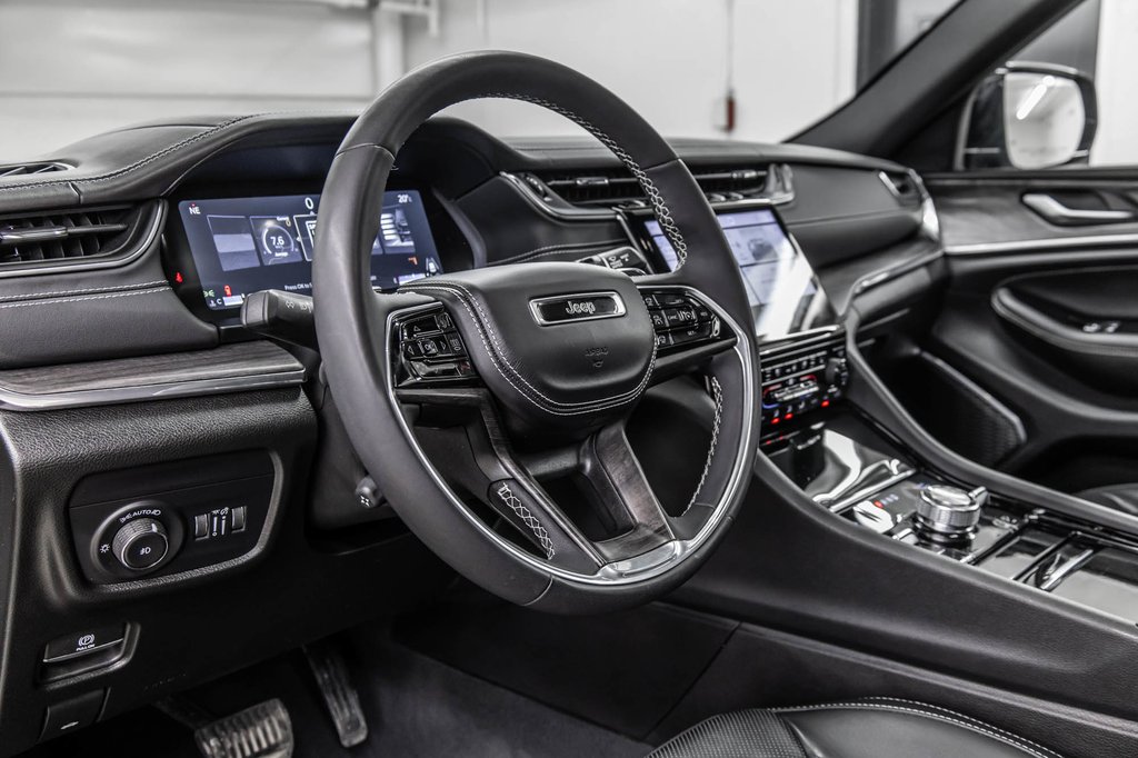 2023 Jeep Grand Cherokee OVERLAND 4X4 in Laval, Quebec - 17 - w1024h768px