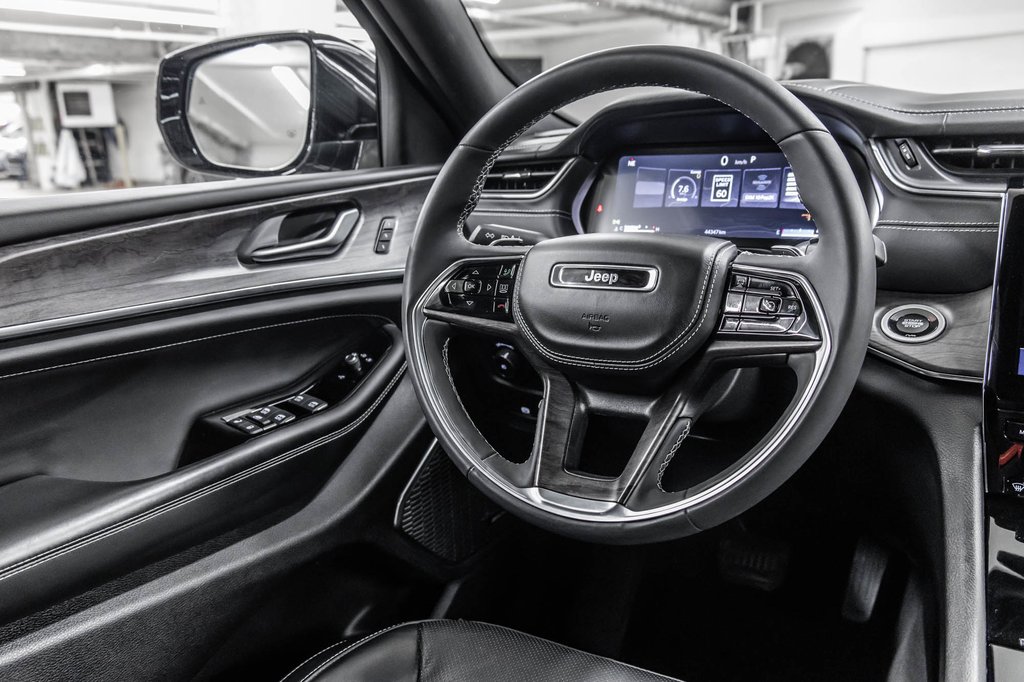 2023 Jeep Grand Cherokee OVERLAND 4X4 in Laval, Quebec - 37 - w1024h768px