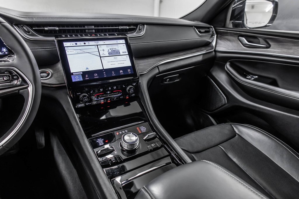 2023 Jeep Grand Cherokee OVERLAND 4X4 in Laval, Quebec - 23 - w1024h768px
