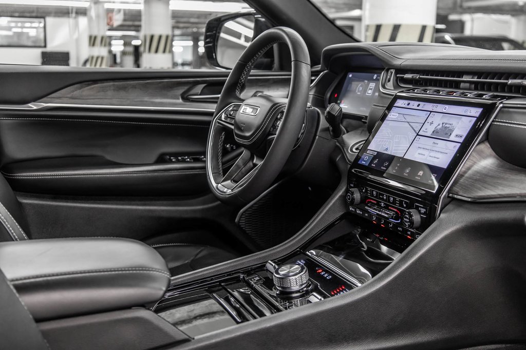 2023 Jeep Grand Cherokee OVERLAND 4X4 in Laval, Quebec - 40 - w1024h768px