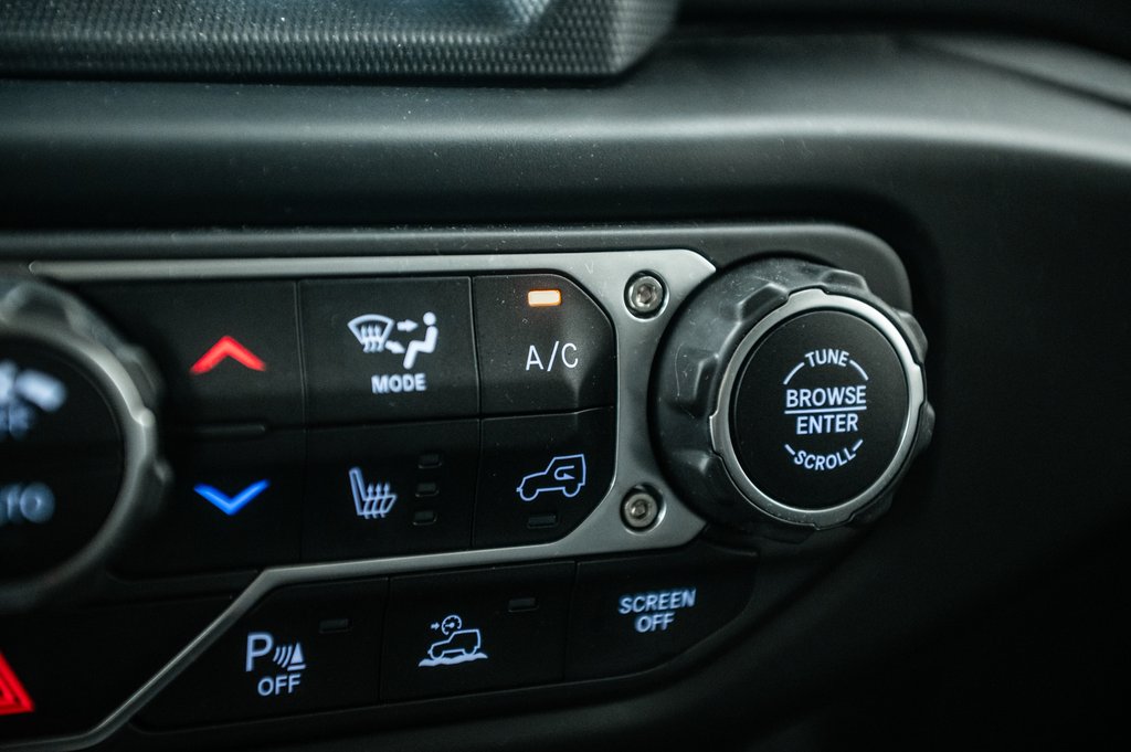 2023 Jeep Wrangler 4xe High Altitude | Ensemble Eclair | 20 pcs | 8 pneus in Laval, Quebec - 27 - w1024h768px