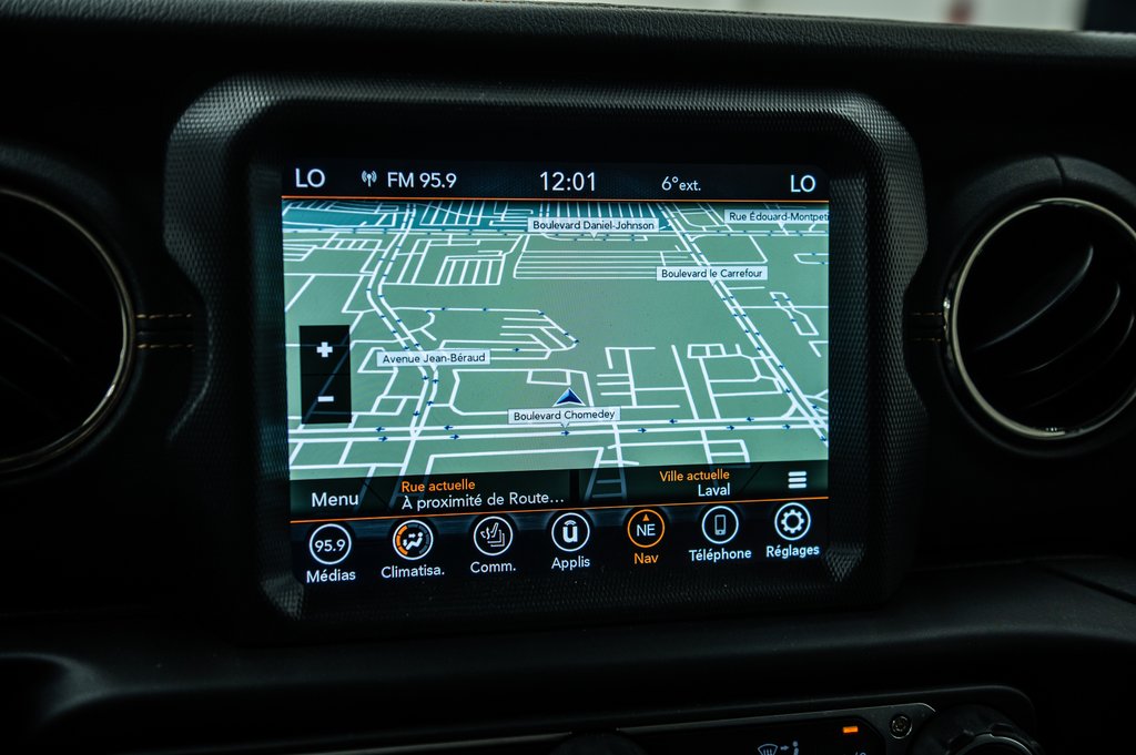 2023 Jeep Wrangler 4xe High Altitude | Ensemble Eclair | 20 pcs | 8 pneus in Laval, Quebec - 21 - w1024h768px