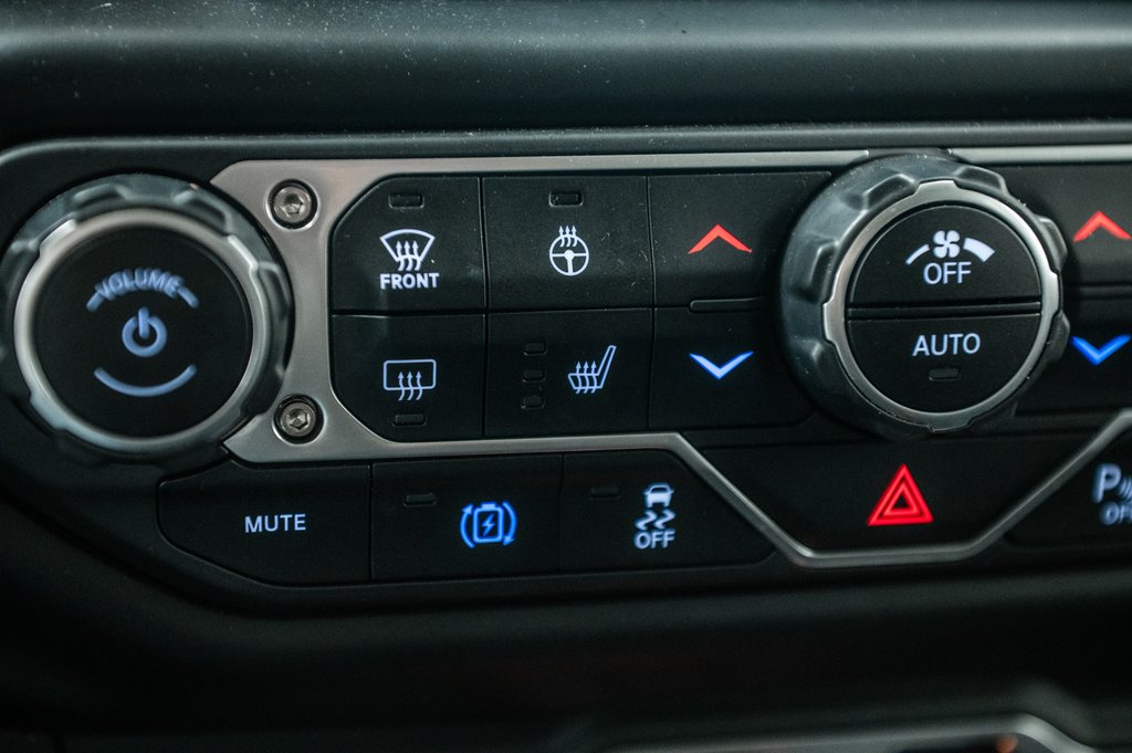 2023 Jeep Wrangler 4xe High Altitude | Ensemble Eclair | 20 pcs | 8 pneus in Laval, Quebec - 25 - w1024h768px