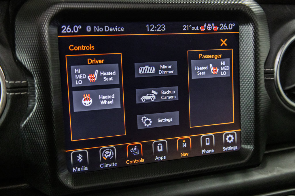 2023  Wrangler SAHARA ONE SKY TOUCH in Laval, Quebec - 27 - w1024h768px
