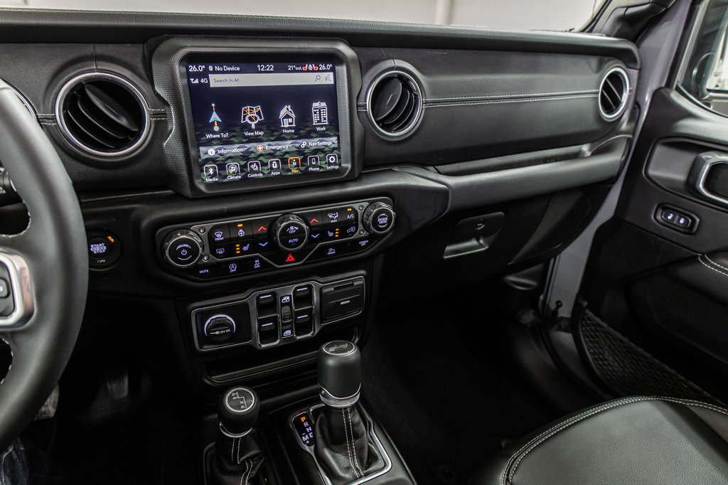 2023  Wrangler SAHARA ONE SKY TOUCH in Laval, Quebec - 19 - w1024h768px