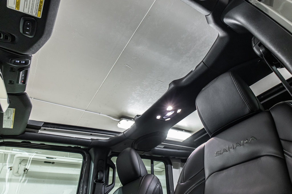 2023  Wrangler SAHARA ONE SKY TOUCH in Laval, Quebec - 28 - w1024h768px