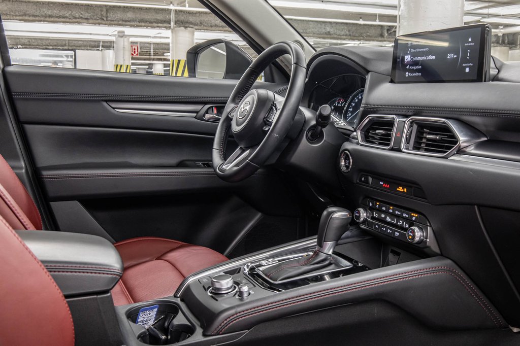 2025 Mazda CX-5 Kuro édition | CUIR ROUGE | TOIT | BLACK PACK in Laval, Quebec - 34 - w1024h768px