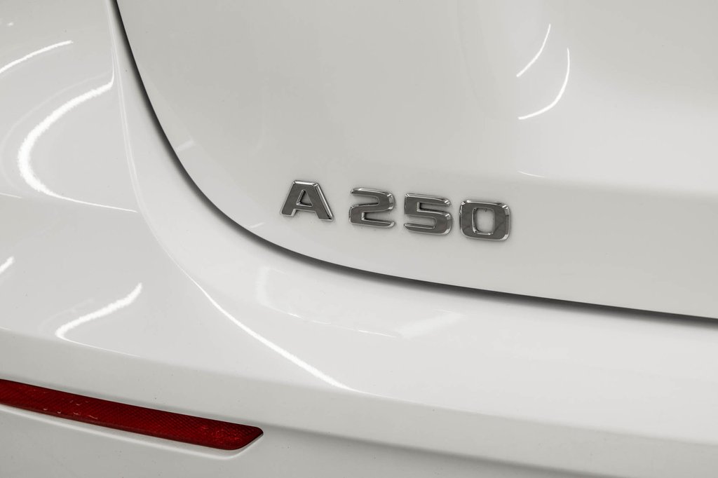 Mercedes-Benz A-Class A 250 4MATIC NAVIGATION 2022 à Laval, Québec - 9 - w1024h768px