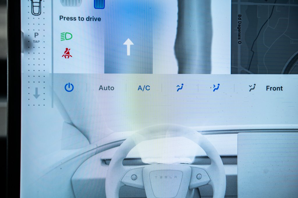 2024 Tesla Model 3 Standard Range Plus | Full Self-Driving computer 4 in Laval, Quebec - 19 - w1024h768px