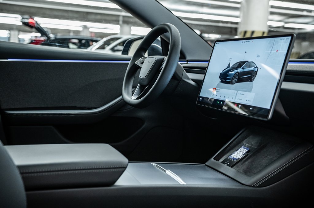 2024 Tesla Model 3 Standard Range Plus | Full Self-Driving computer 4 in Laval, Quebec - 30 - w1024h768px