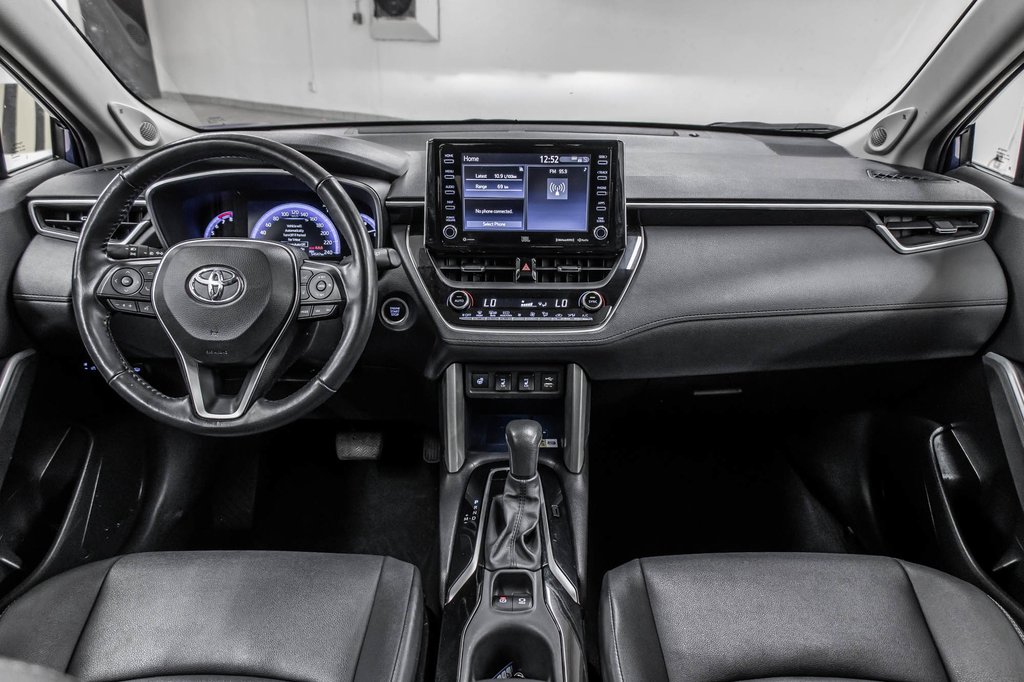 2022 Toyota COROLLA CROSS XLE TOIT CUIR in Laval, Quebec - 31 - w1024h768px