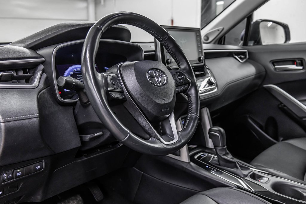 2022 Toyota COROLLA CROSS XLE TOIT CUIR in Laval, Quebec - 16 - w1024h768px