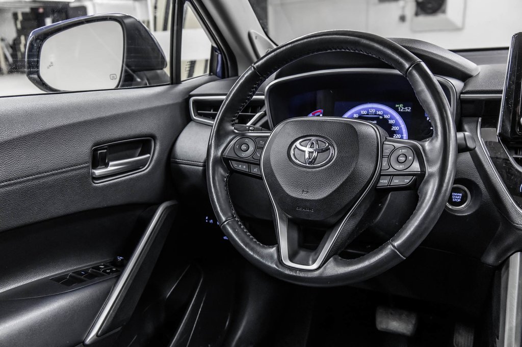 2022 Toyota COROLLA CROSS XLE TOIT CUIR in Laval, Quebec - 32 - w1024h768px