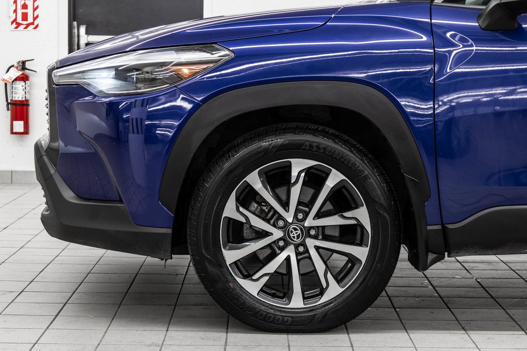 2022 Toyota COROLLA CROSS XLE TOIT CUIR in Laval, Quebec - 8 - w1024h768px