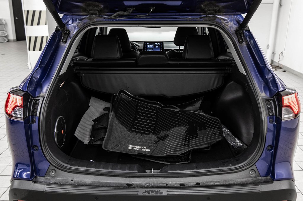 2022 Toyota COROLLA CROSS XLE TOIT CUIR in Laval, Quebec - 11 - w1024h768px