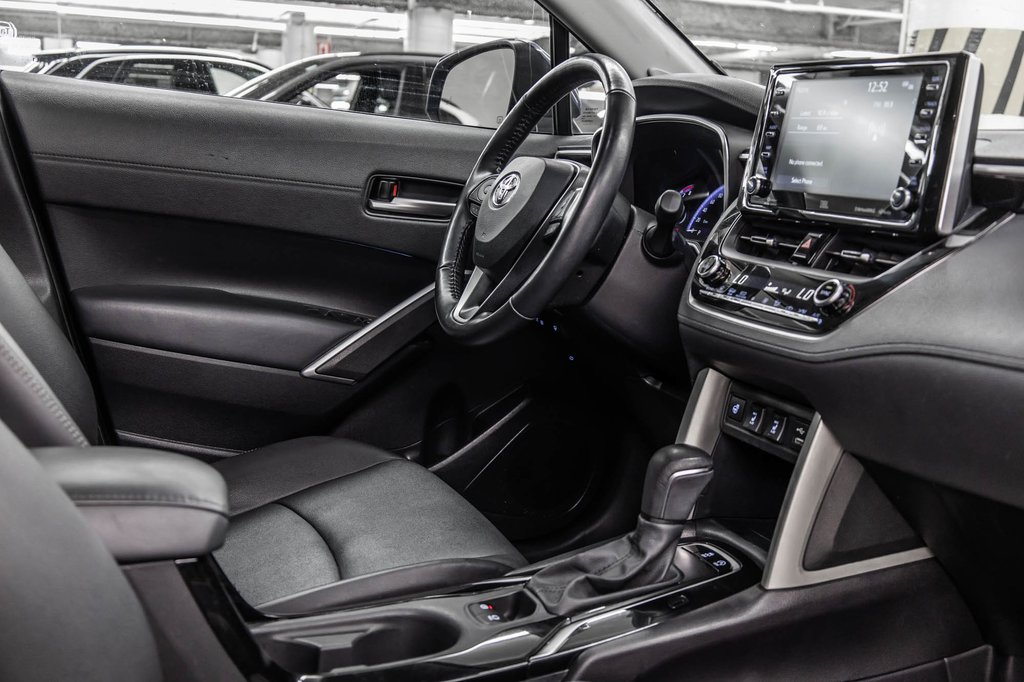 2022 Toyota COROLLA CROSS XLE TOIT CUIR in Laval, Quebec - 34 - w1024h768px