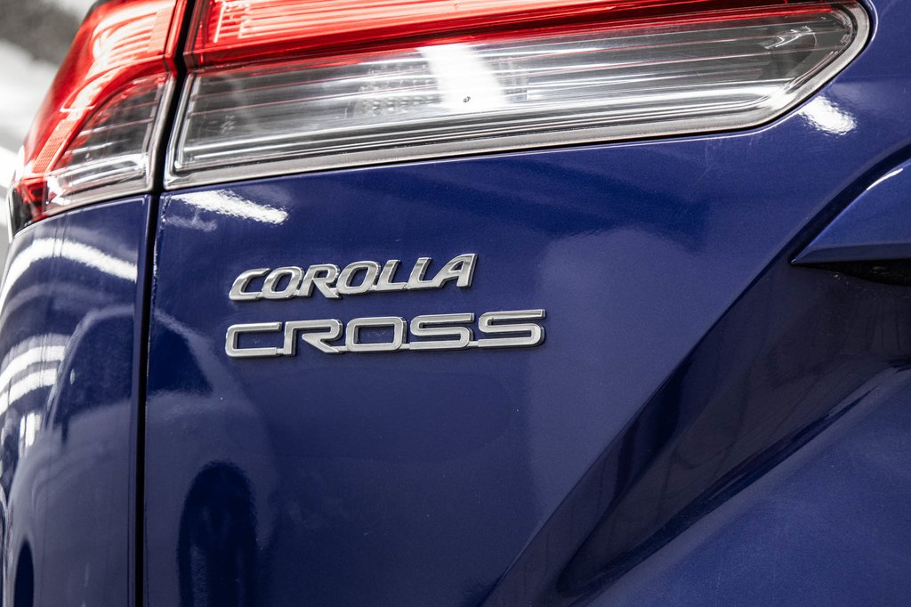 2022 Toyota COROLLA CROSS XLE TOIT CUIR in Laval, Quebec - 9 - w1024h768px
