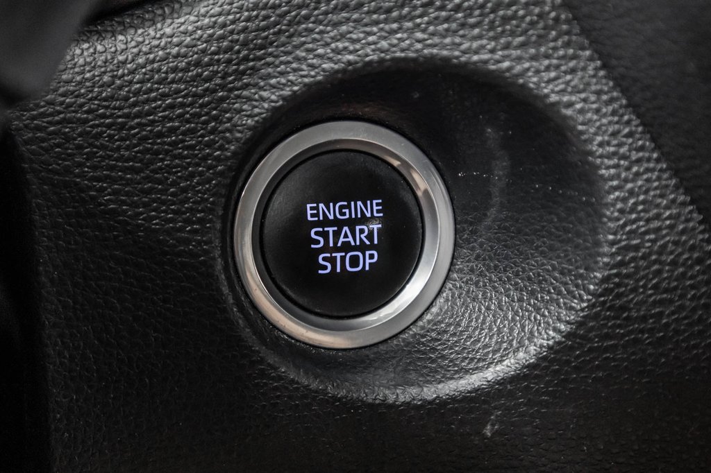 2022 Toyota COROLLA CROSS XLE TOIT CUIR in Laval, Quebec - 20 - w1024h768px