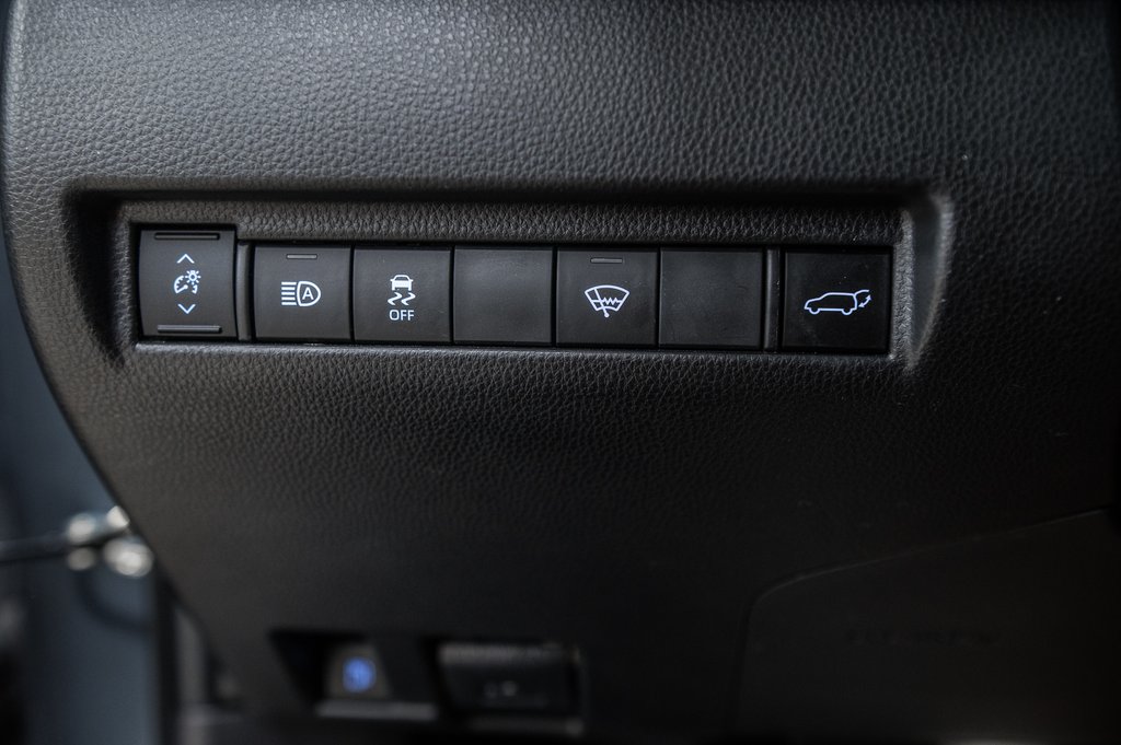 Toyota Venza HYBRIDE AWD LE 2022 à Laval, Québec - 17 - w1024h768px
