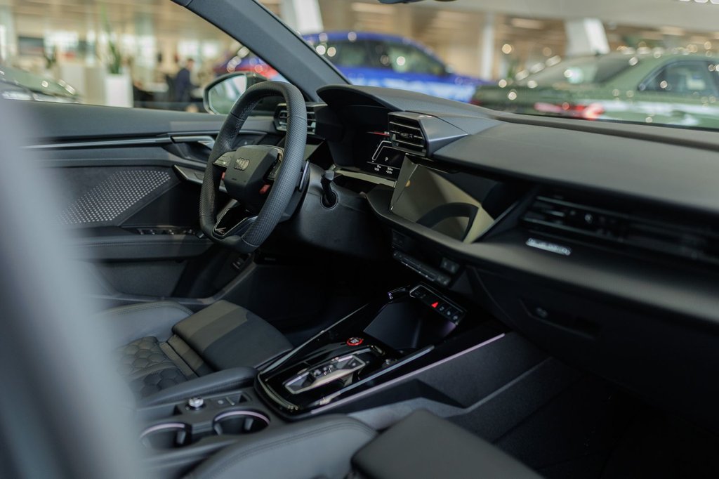 Audi RS 3  2025 à Laval, Québec - 11 - w1024h768px