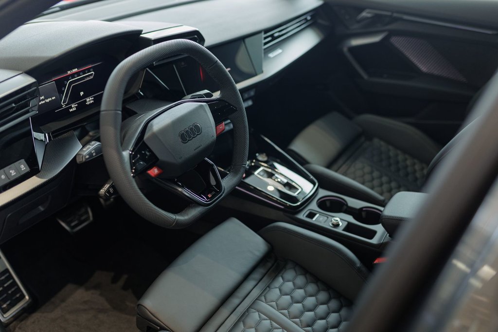 Audi RS 3  2025 à Laval, Québec - 7 - w1024h768px