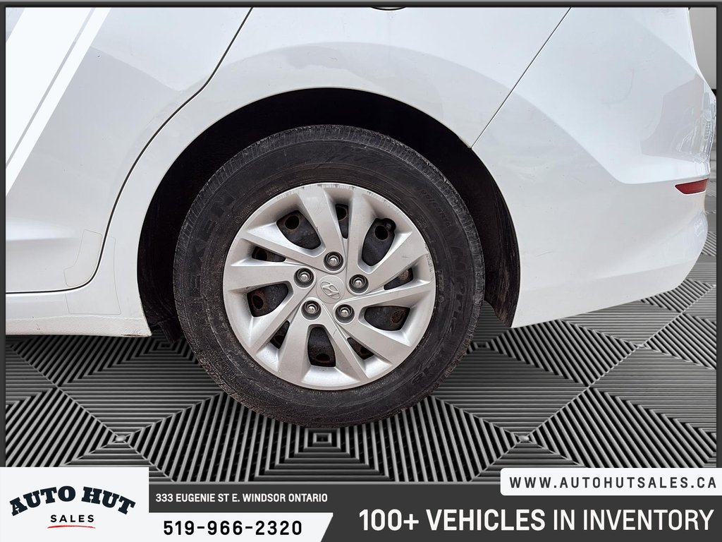 2017 Hyundai Elantra LE in Windsor, Ontario - 7 - w1024h768px