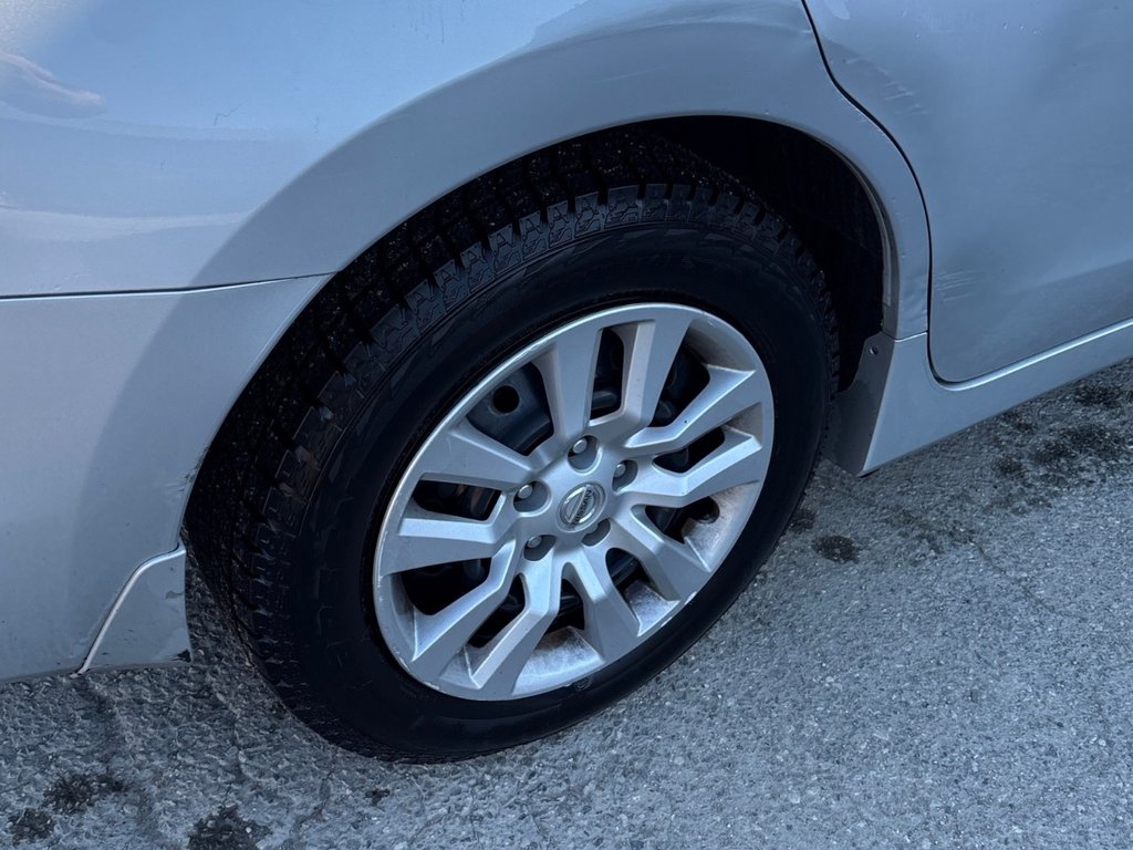2014 Nissan Altima in Windsor, Ontario - 4 - w1024h768px