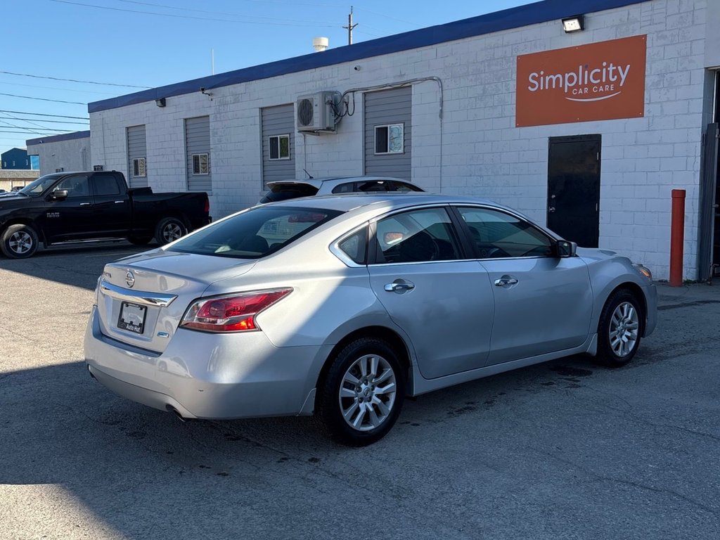 2014 Nissan Altima in Windsor, Ontario - 5 - w1024h768px