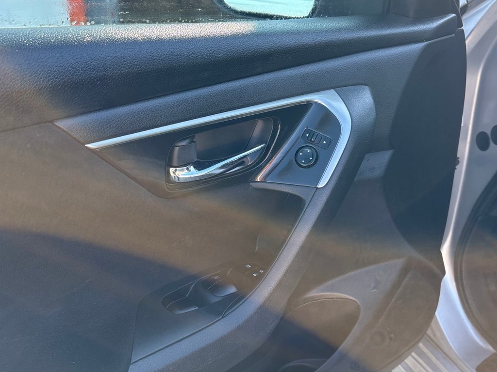 2014 Nissan Altima in Windsor, Ontario - 8 - w1024h768px
