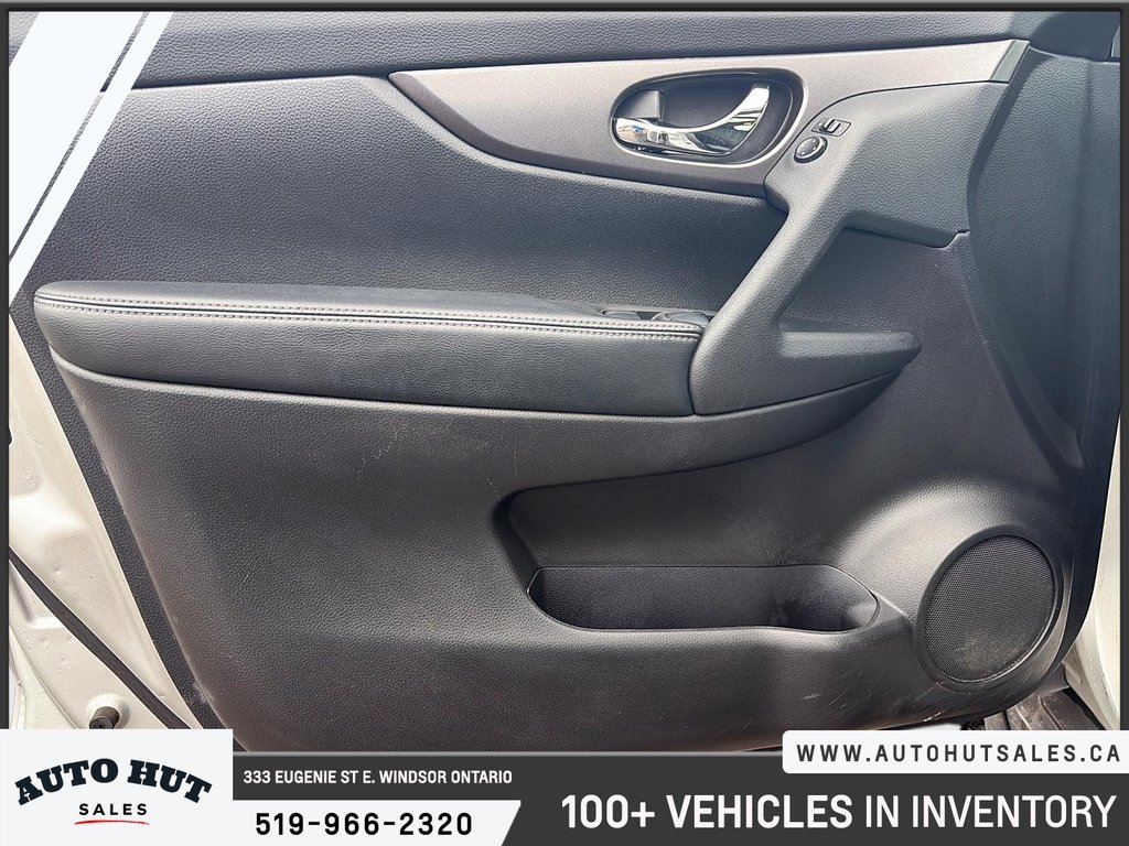 2016 Nissan Rogue SV in Windsor, Ontario - 11 - w1024h768px