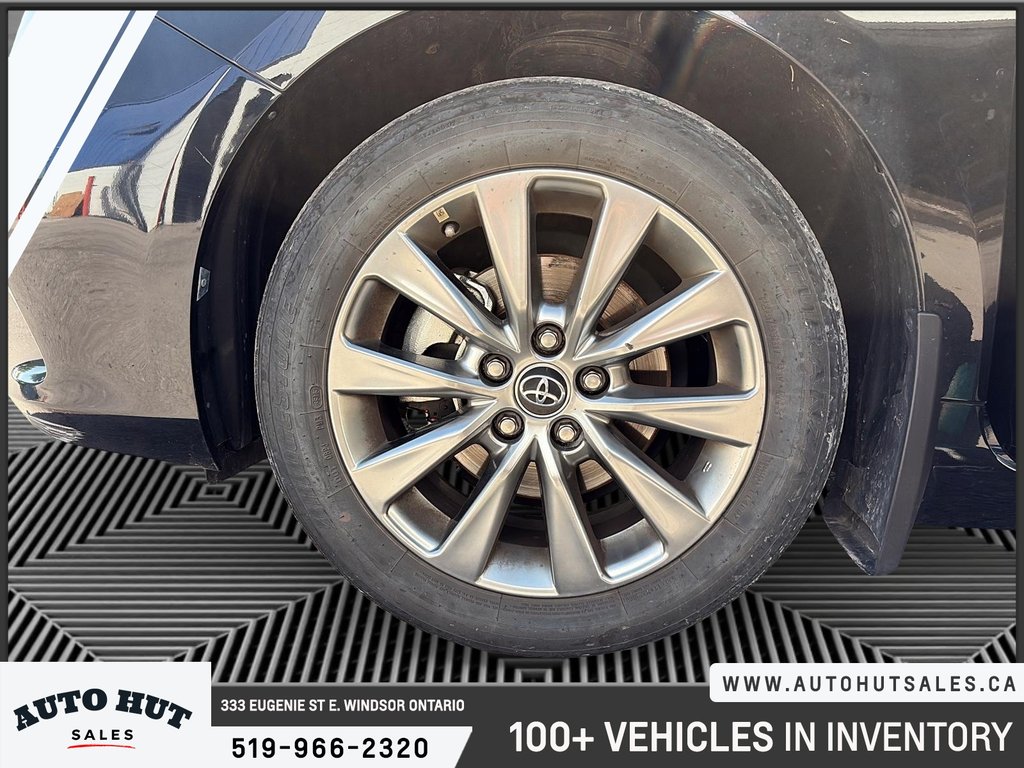 2016 Toyota Camry XLE in Windsor, Ontario - 7 - w1024h768px
