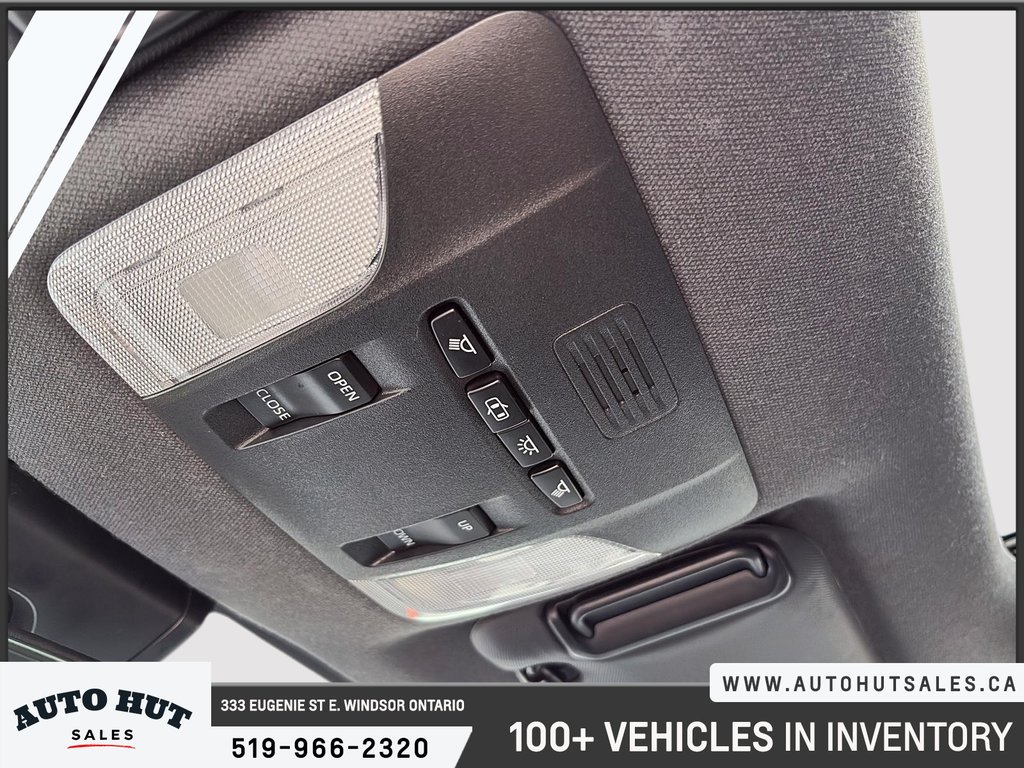 2020 Toyota Corolla SE in Windsor, Ontario - 20 - w1024h768px