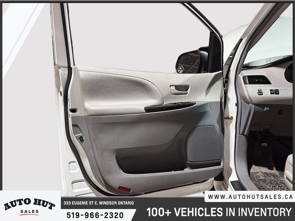 2013 Toyota Sienna in Windsor, Ontario - 11 - w1024h768px